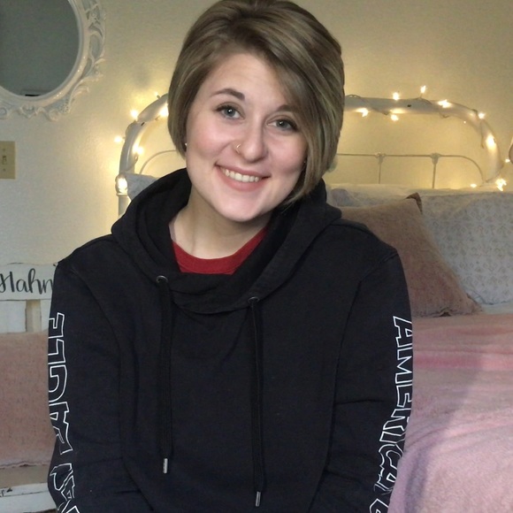 Meet your Posher, Jayla! 🖤 - Picture 1 of 4